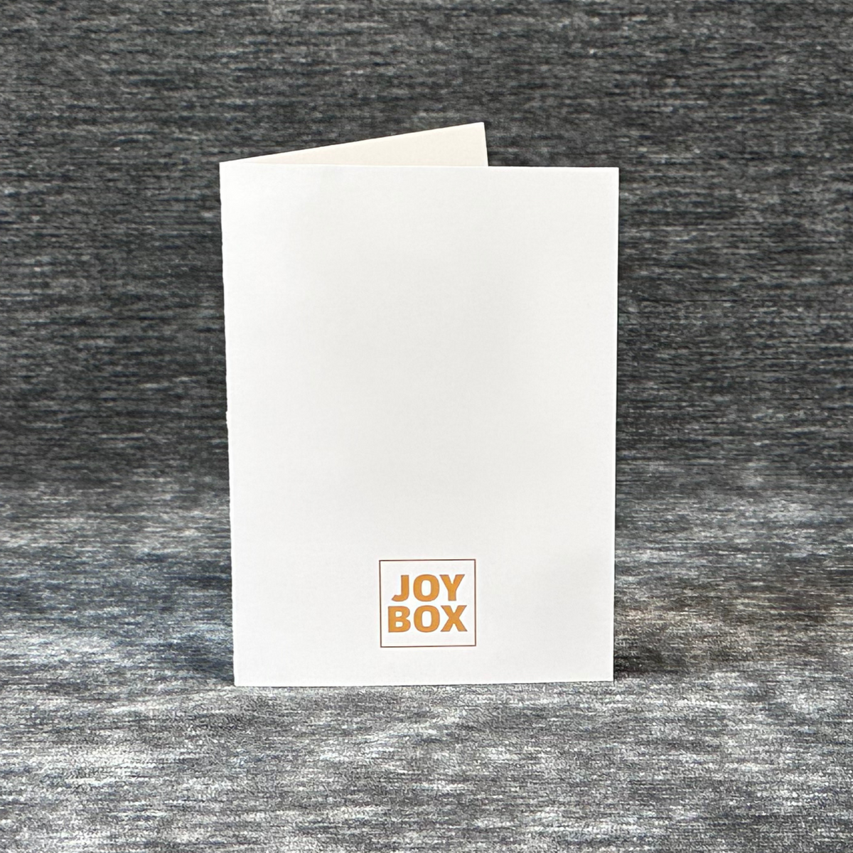 Дизайнерська листівка JOY BOX білого кольору із золотим логотипом для персональних побажань